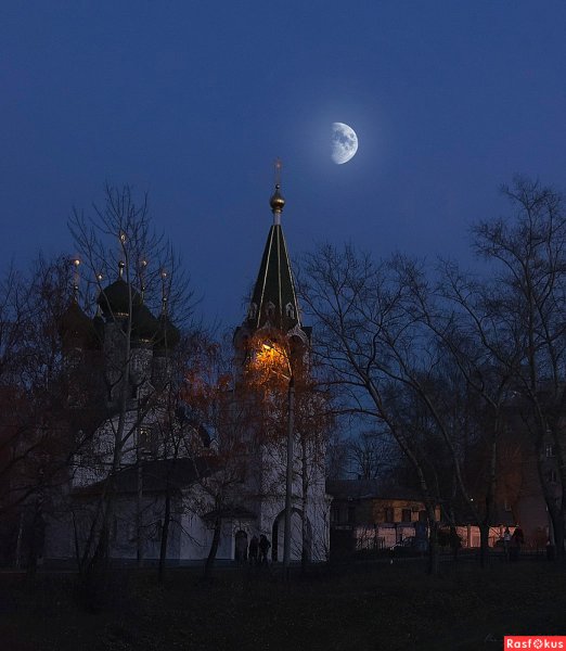 Православный храм ночью