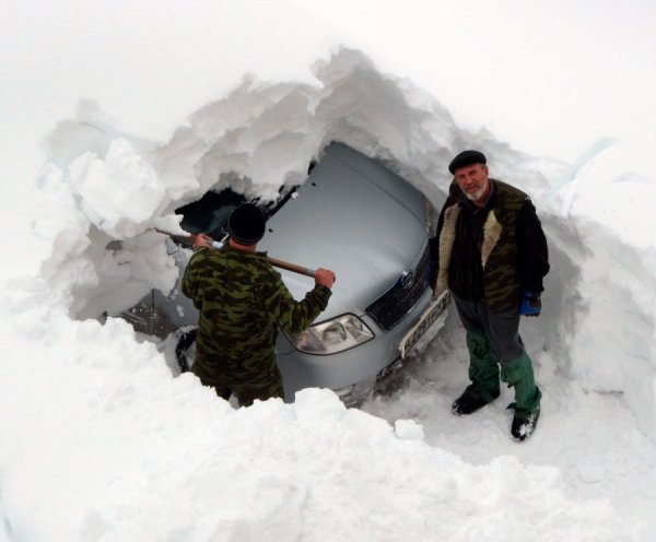 Завалило снегом прикол