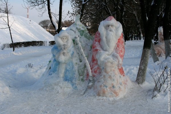 Снегурочка из снега