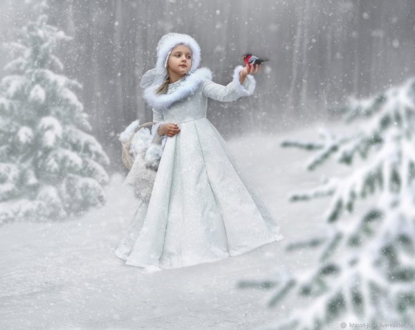 Снегурочка в снегу