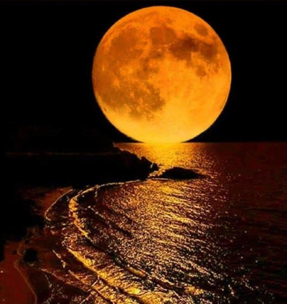 Красивая Луна