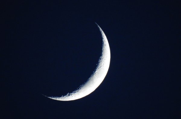 Растущая Луна фото