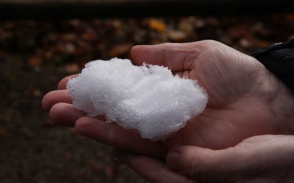 Комок снега