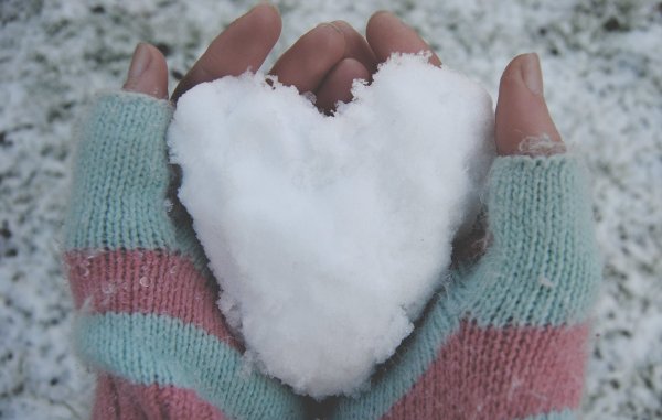 Рука в варежке