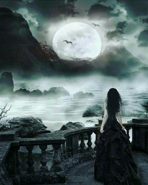 Мистическая Луна и девушка