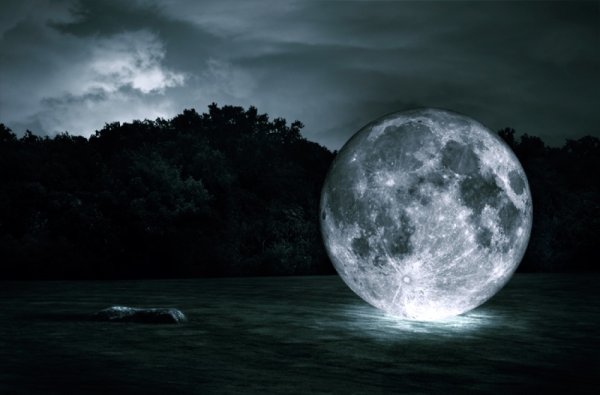 Луна падает