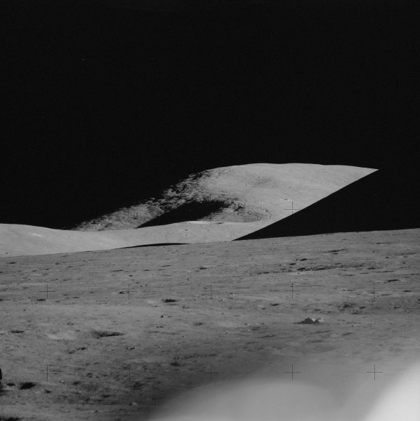 Снимки с Луны засекреченные