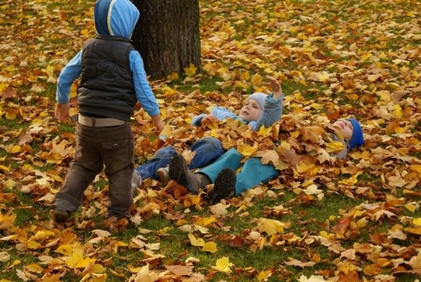 Осень детские забавы