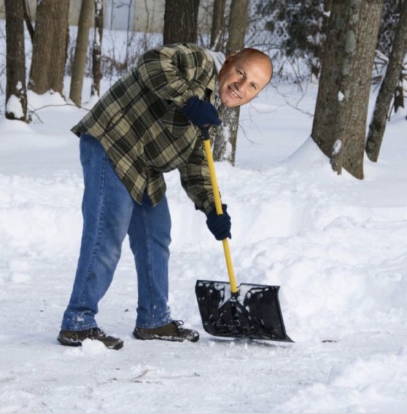 Убирают снег