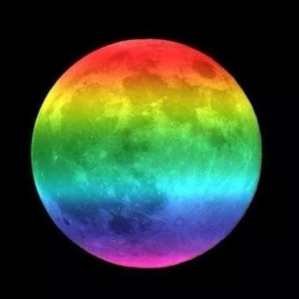 Как выглядит Радужная Луна