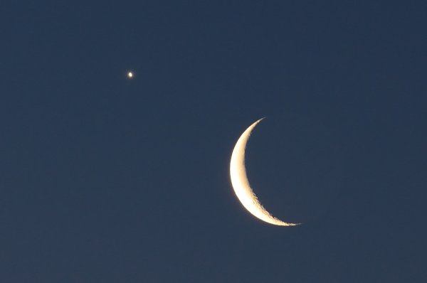 Месяц на небе