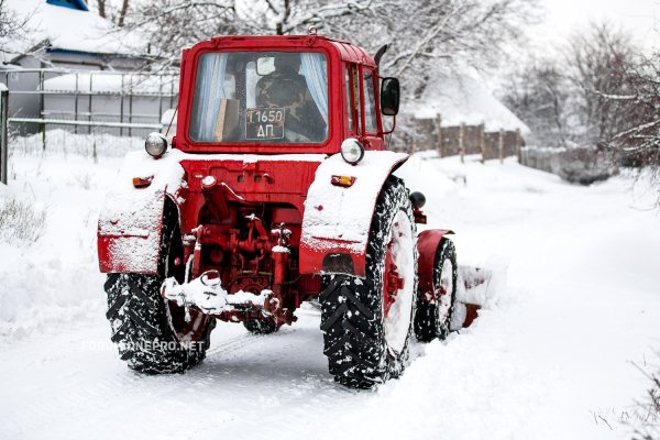 Чистка снега трактором т 25