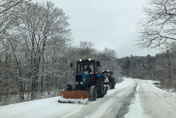 Уборка снега в Углекаменске Приморского края 2021