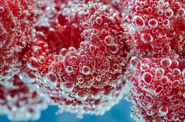 Роса на ягодах