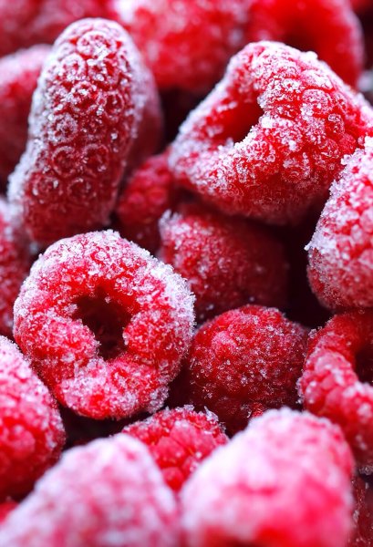 Сочные красные ягоды