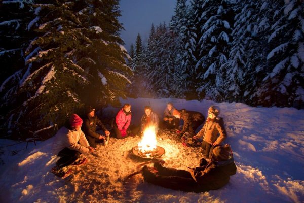 Костер в зимнем лесу