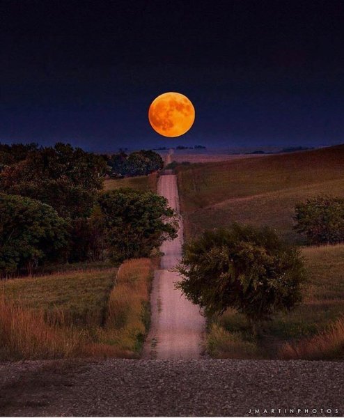 Луна над горизонтом