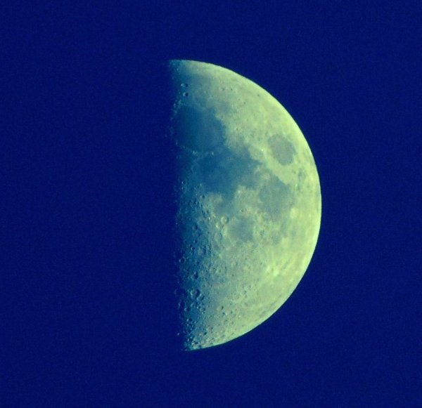 Половина Луны