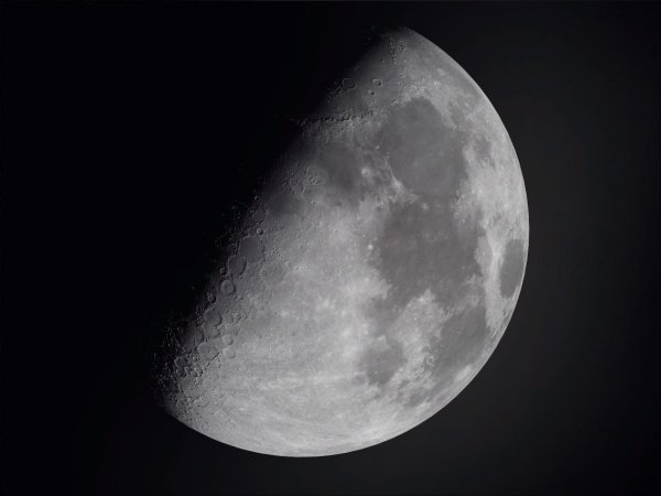 Первые на Луне