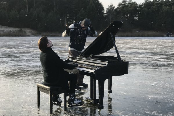 Рояль на помойке