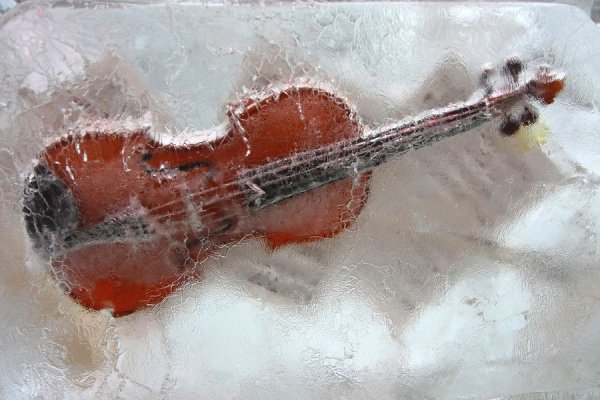 Скрипка на снегу