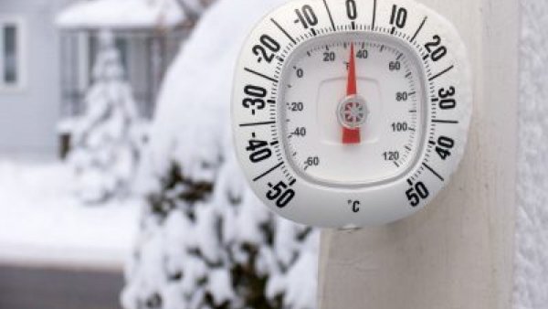 Уличный термометр зимой
