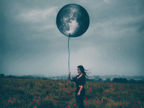 Девушка и Луна обои