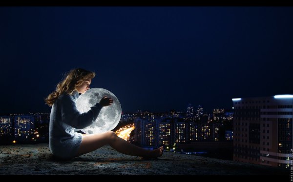 Девушка и ночной город