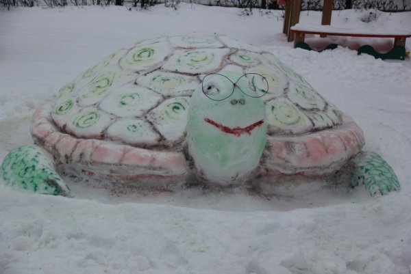 Фигуры из снега черепаха