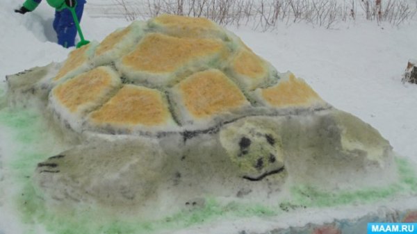 Черепаха из снега в детском саду