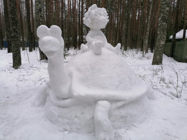 Львенок из снега