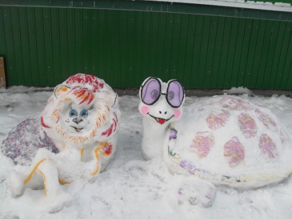 Черепаха из снега в детском саду