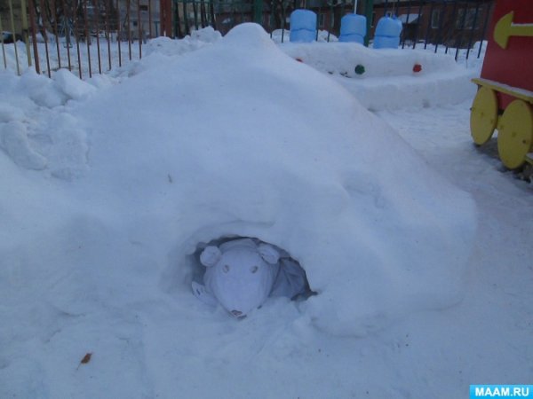Постройки из снега мышка
