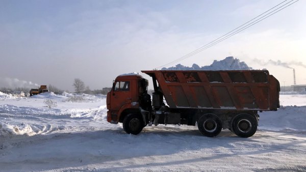 КАМАЗ 65115 самосвал снег