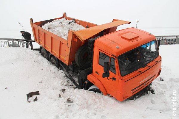 КАМАЗ 65115 уборка снега