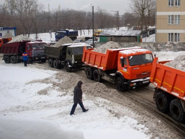 Уборка снега КАМАЗ