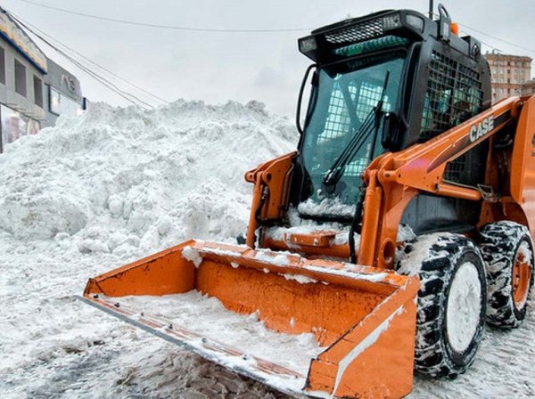 Трактор Bobcat для уборки снега