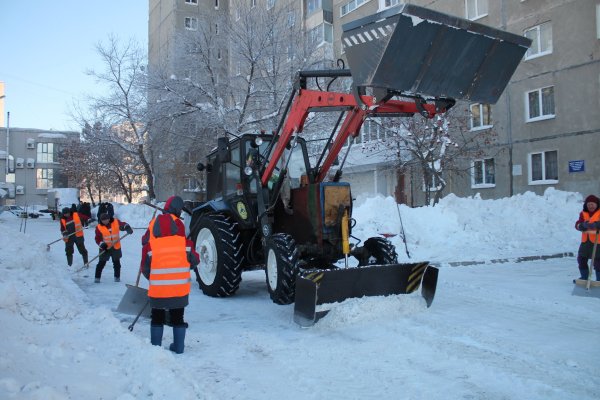 Трактор для уборки снега