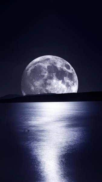 Серебристая Луна