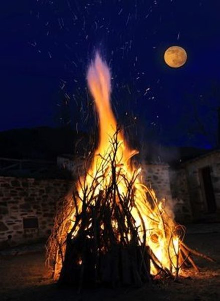 Полнолуние и костер