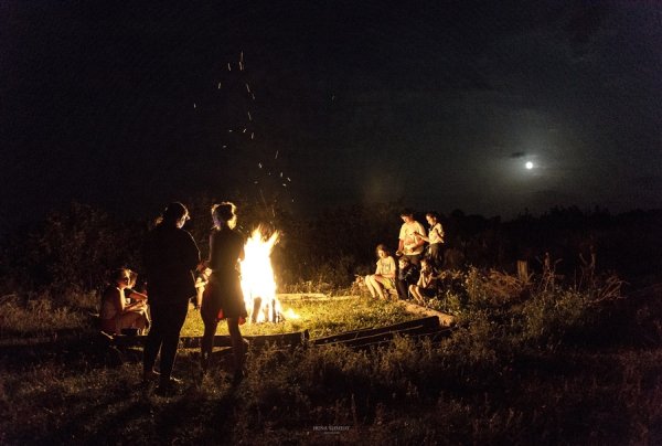 Ночь Луна костер
