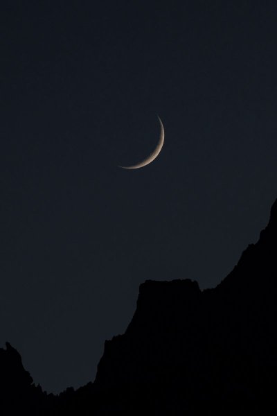 Полумесяцмесяц на небе