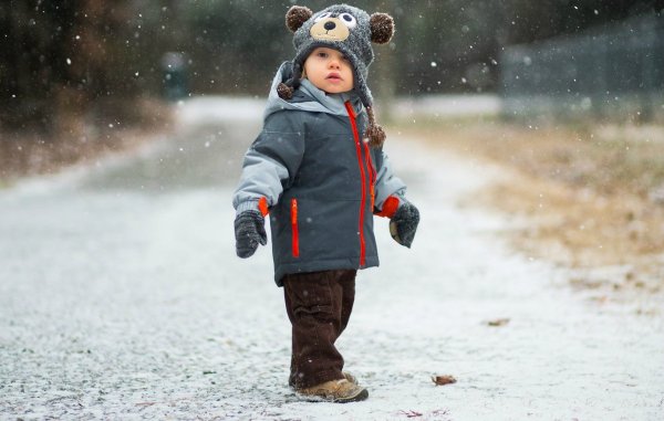 Первые снежинки и дети
