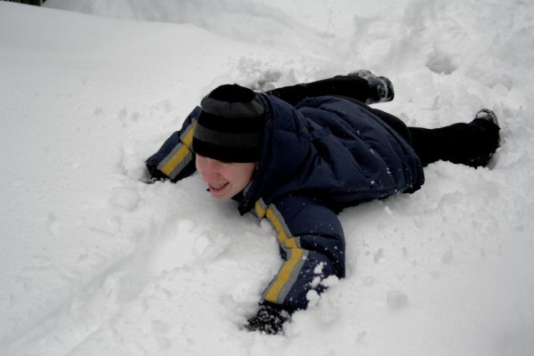 Мальчик в снегу