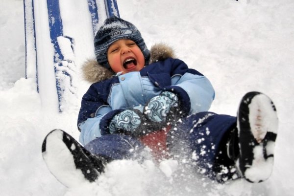 Дети горка зима