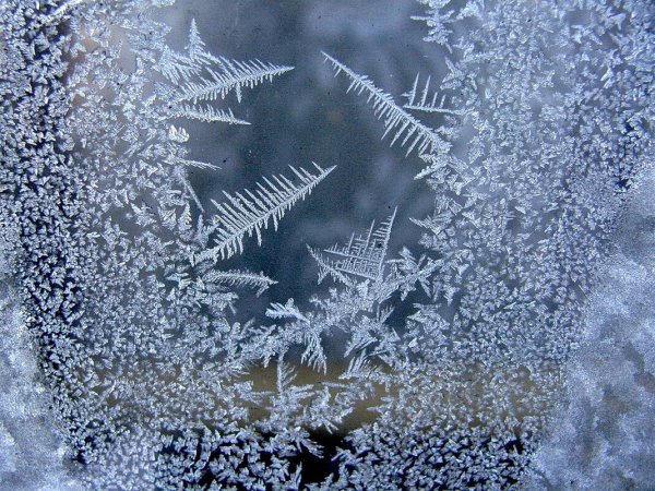 Зимние узоры на окнах