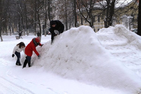 Лучшие зимние горки Москвы: где покататься на тюбингах, санках и ледянках