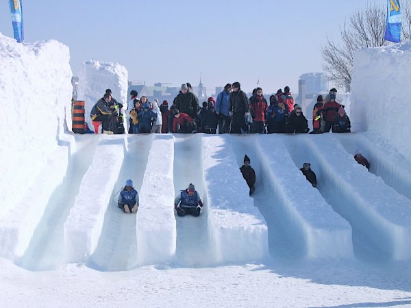 Горка из снега