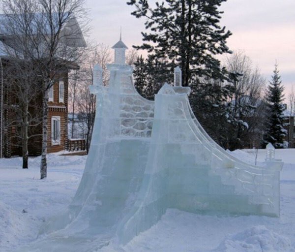 Горка из снега