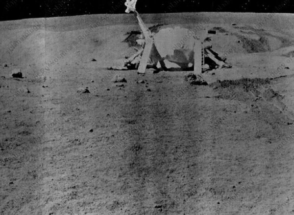 Снимки с поверхности Луны советским луноходом